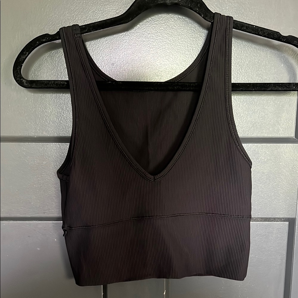 Lulu lemon power pivot reversible ribbed tank. Worn twice. Good quality. Cropped